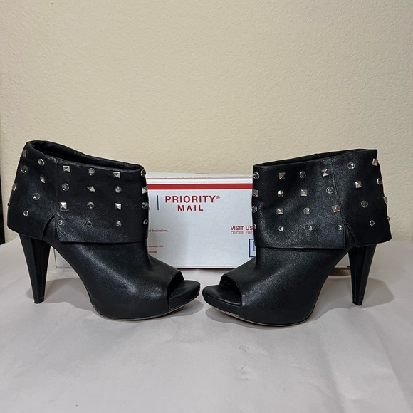 Vince Camuto Womens Black Open Toe Stilettos With Spikes bootie size 7 37 - Picture 1 of 6